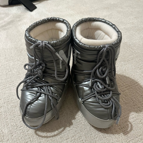 Silver Moon Boots - Picture 2 of 5